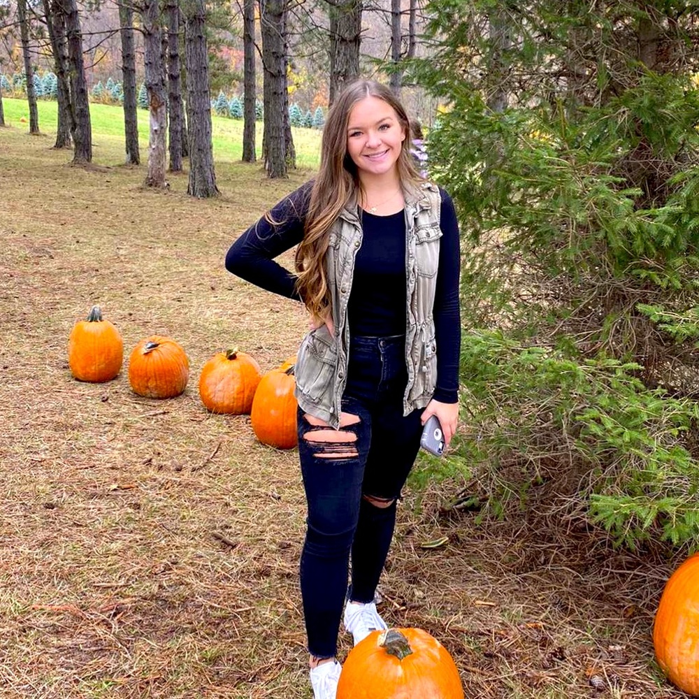 Meet your Posher, Eva